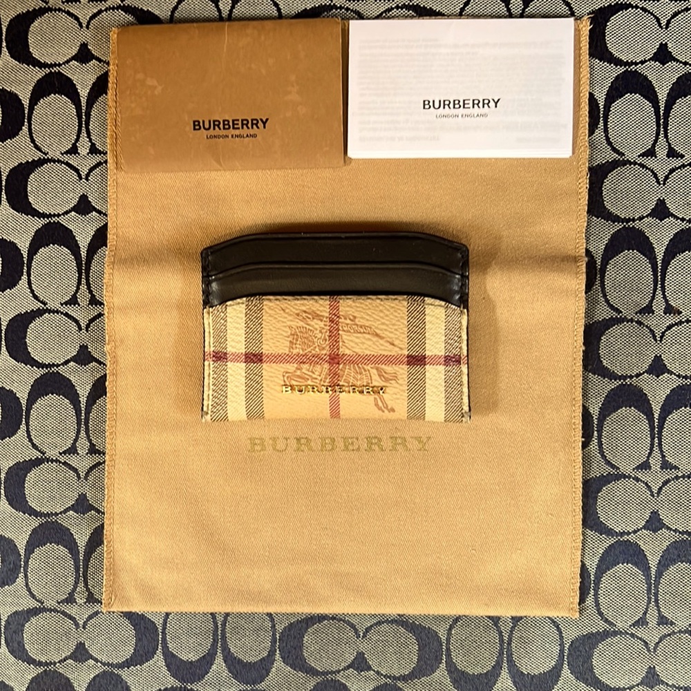 Burberry Black Check Leather Izzy Logo, Card Case Holder/Wallet.